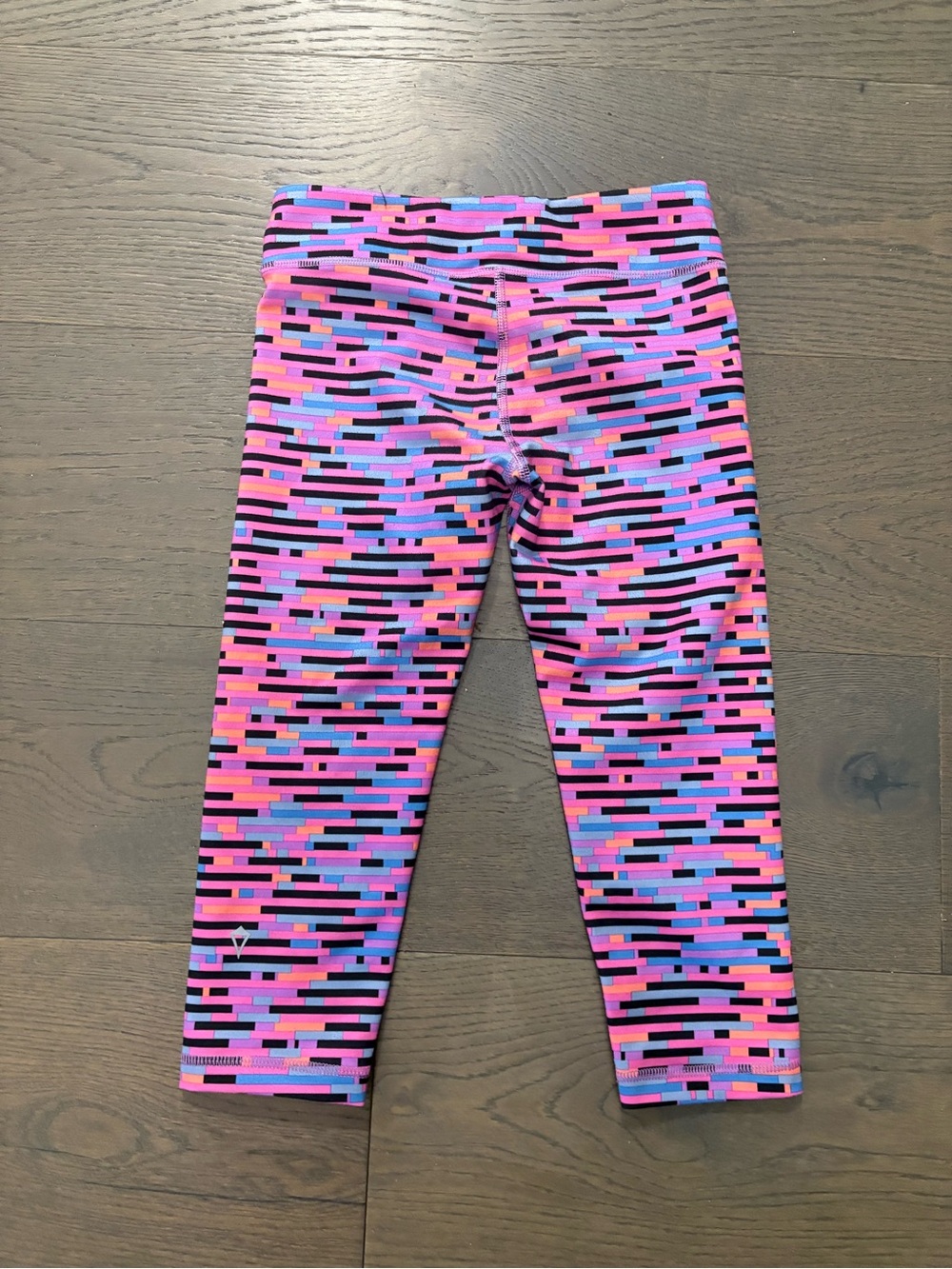 Ivivva by Lululemon girls pink crops sz 8 new